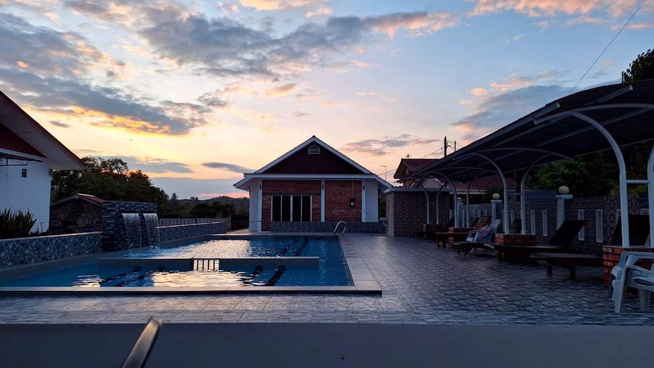The Nutshell Chalet Langkawi Pantai Cenang  Bagian luar foto